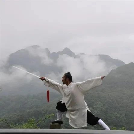 在修炼时，“肉身”和“元神”相互滋养，元神却老被肉体拖累！