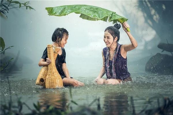 梦见淋雨什么意思