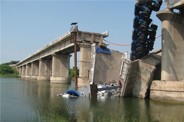 梦见桥塌了是什么意思