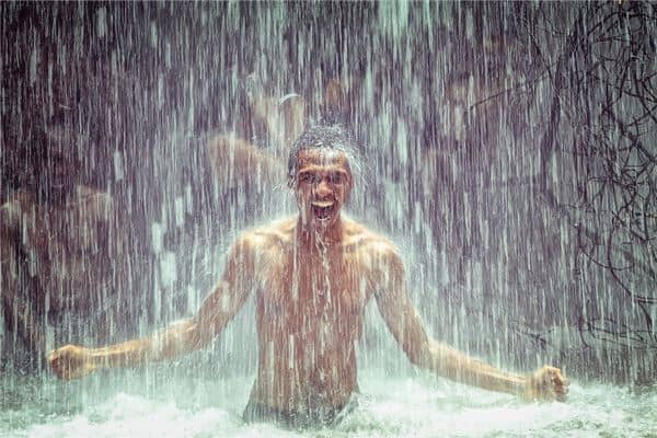 梦见天下雨是什么意思