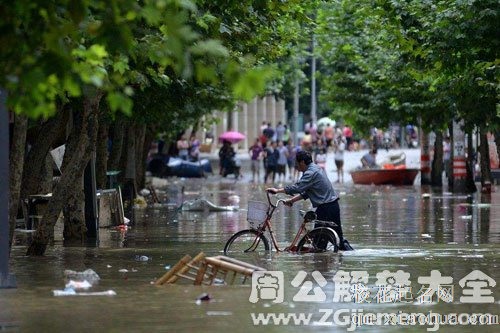 梦见发洪水自己被困